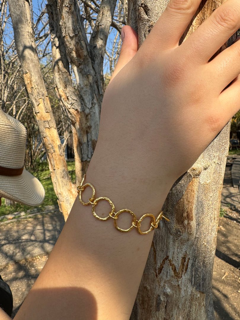 Link Bracelet With T Bar Clasp