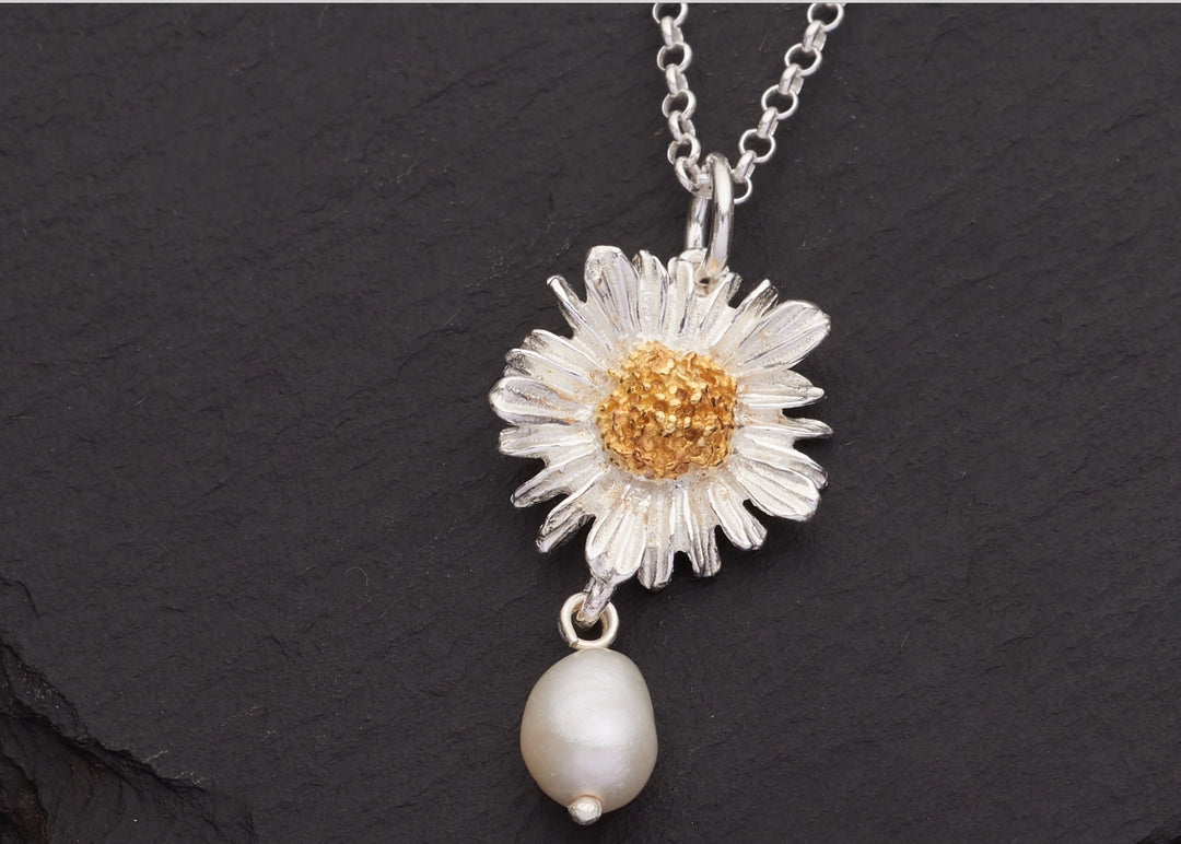 Daisy Pendant With Pearl Drop