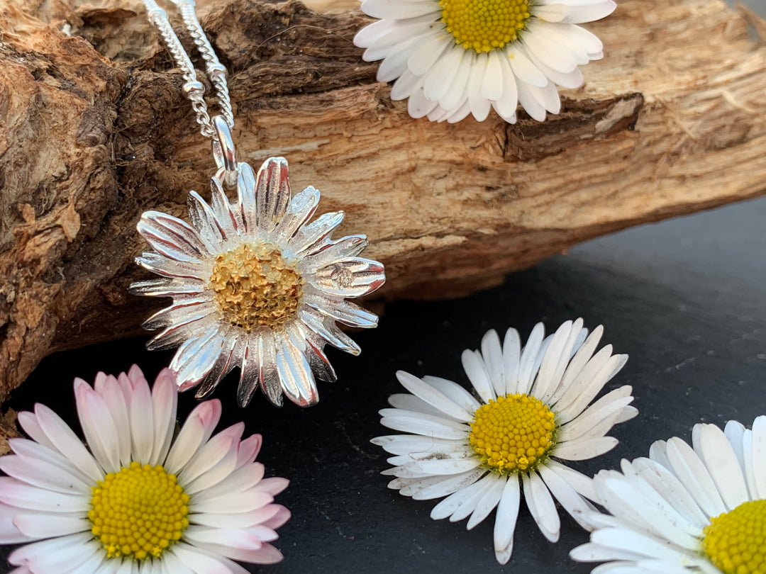 Daisy With Diamond Pendant