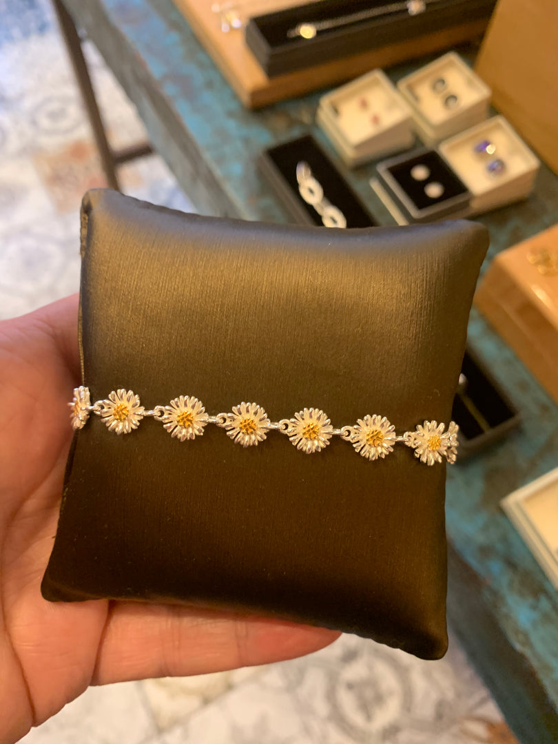 Daisy chain bracelet
