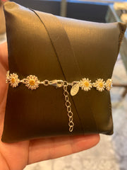 Daisy chain bracelet