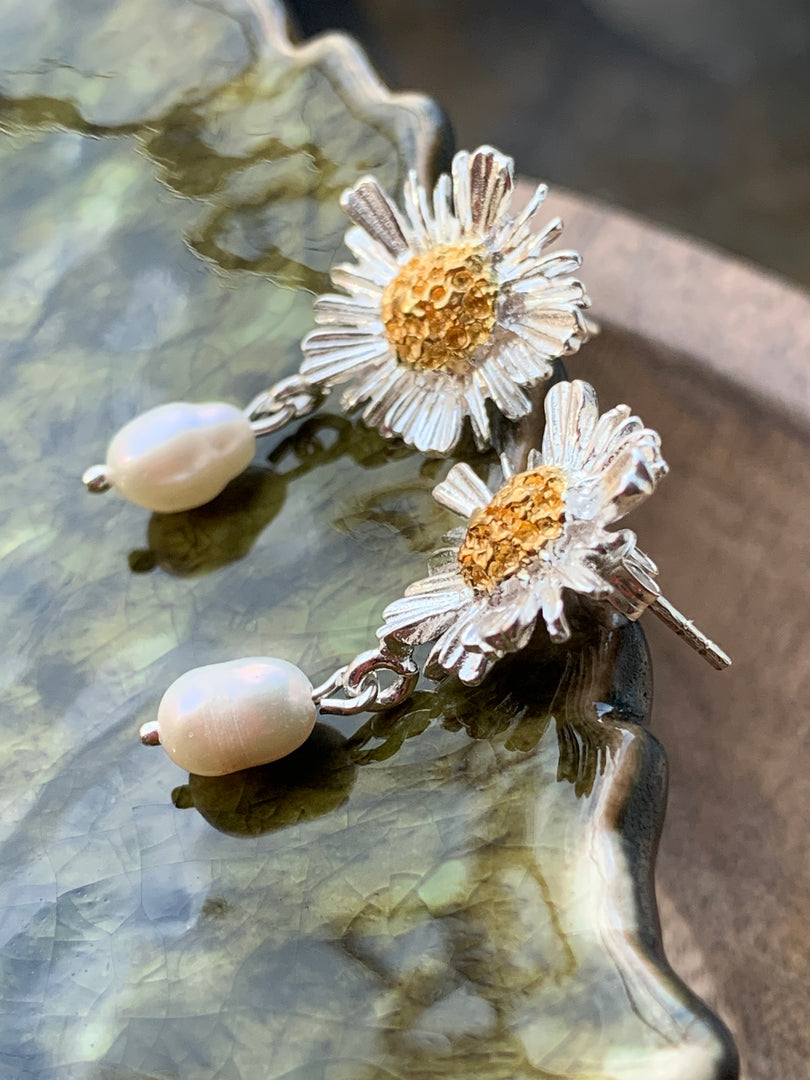 Daisy Earrings With Pearls